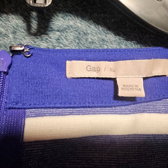 Gap Stretch Knit Shift Striped Dress - Picture 5 of 6